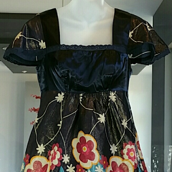 SEE CLOSET FOR NEW LISTING - Picture 2 of 4