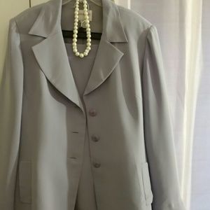 100% Silk 2 Piece Hugo Buscati Baby blue suit