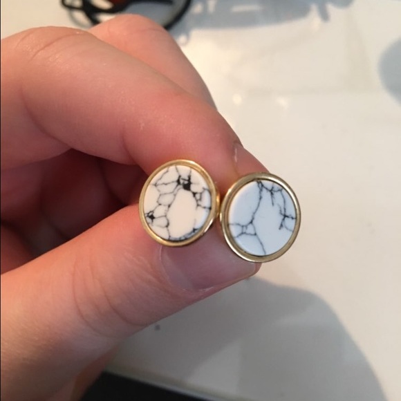 New. Trendy Circle Marble stud Earrings - Picture 3 of 4