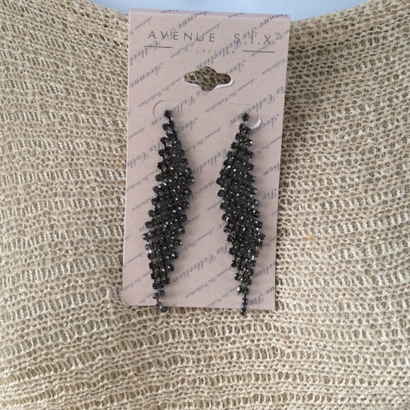 Avenue Six Jewelry - Silver Tone Dangle Earrings NWT