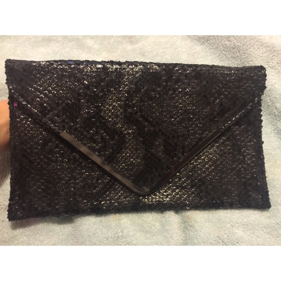 Snake print clutch in black