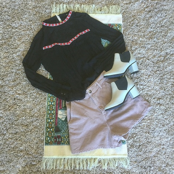 H&M Tops - • Black & Red Folk Bohemian Top •