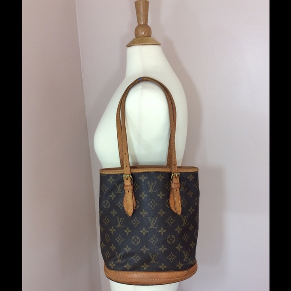 Louis Vuitton bucket bag great interior PM FIRM!