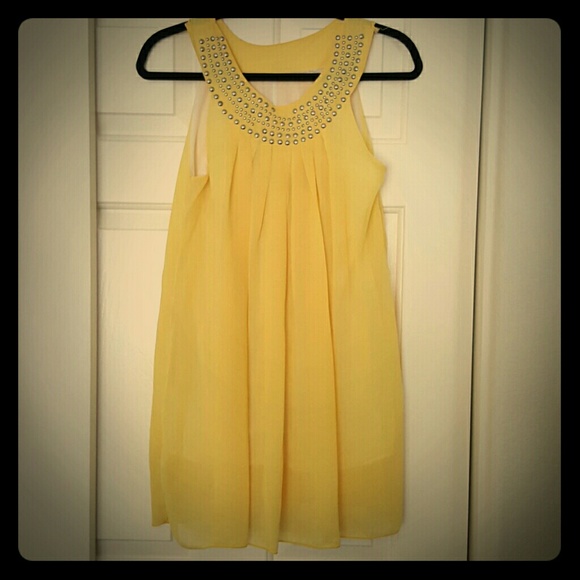 Yellow, trapeze dress with stud