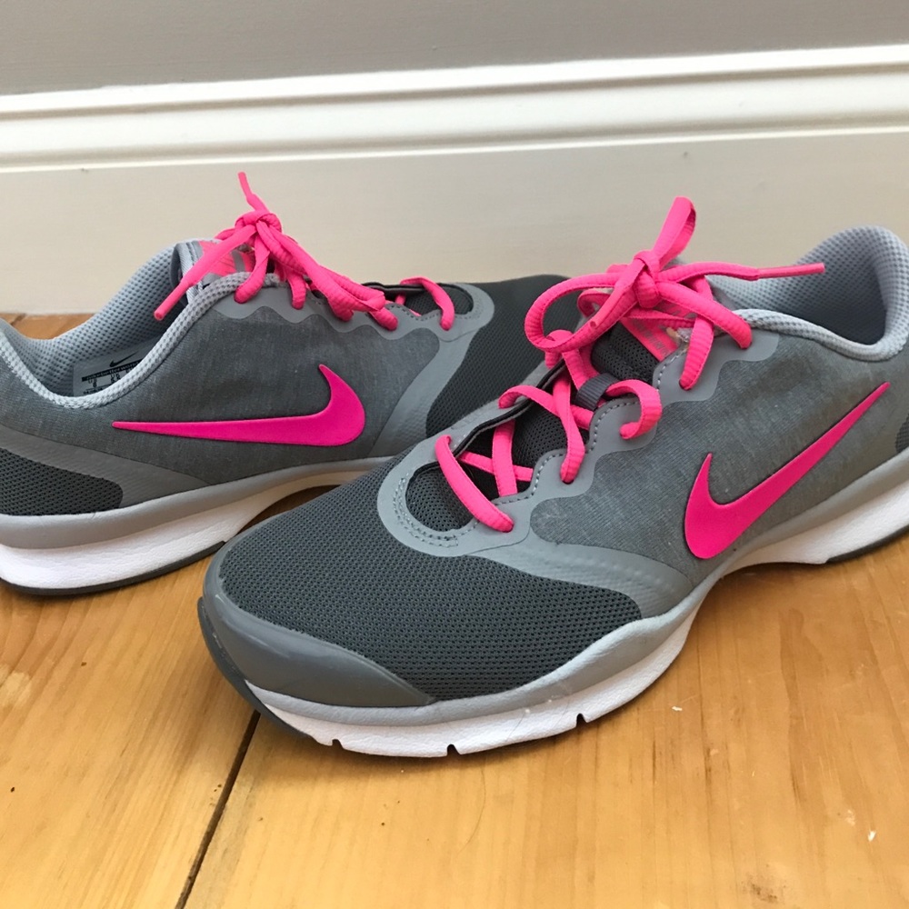 NWOT Nike Women's Comfort Training Shoes Grey Pink