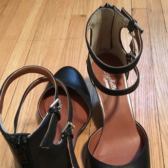 Seychelles Marvel Ankle-Strap heel