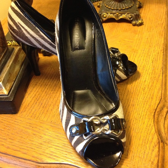 Beautiful Zebra suede/patent peep toe pumps-used