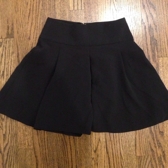 LAST CHANCE WILL BE DONATING/new pleated skirt