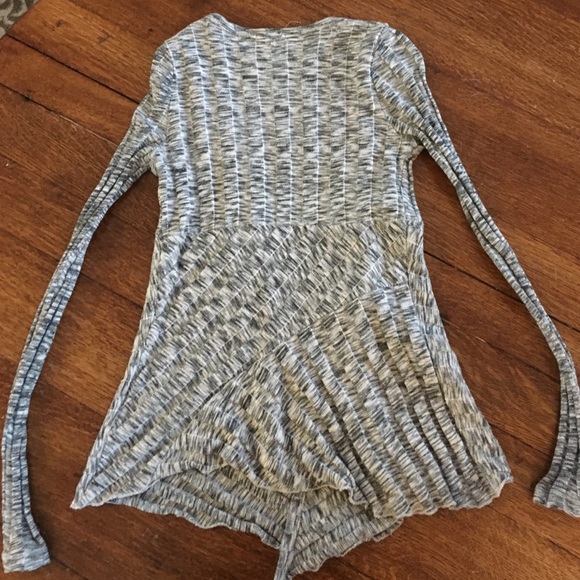 Black and white sweater - Picture 4 of 4