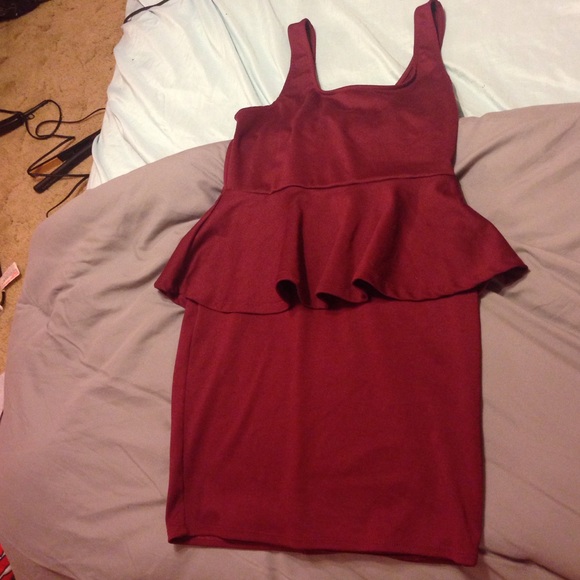 Peplum style maroon short dress