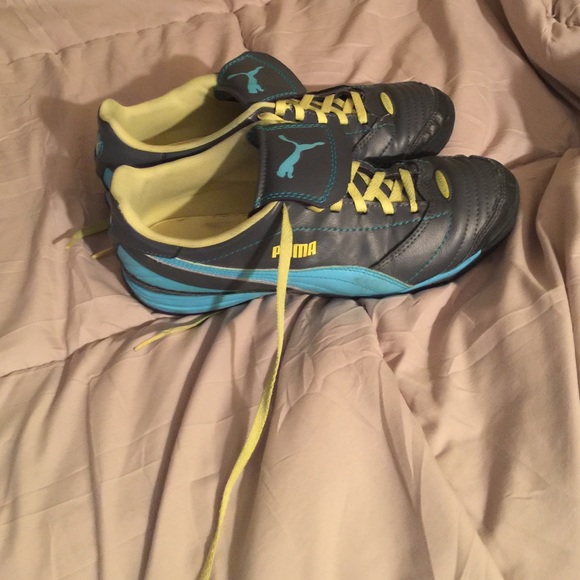 Puma indoor soccer shoes