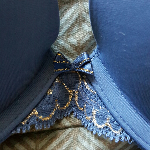 Victoria's Secret blue and lace foil bra - Picture 3 of 4