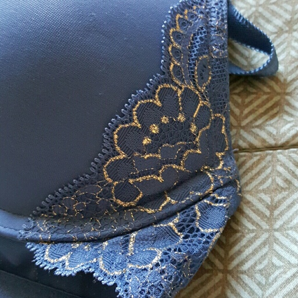 Victoria's Secret blue and lace foil bra - Picture 4 of 4