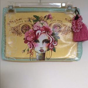 Accessory pouch