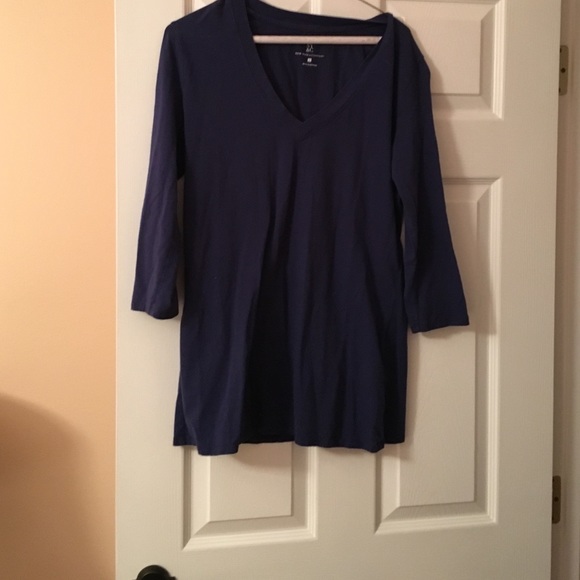 3/4 length sleeve. New York and Company tee