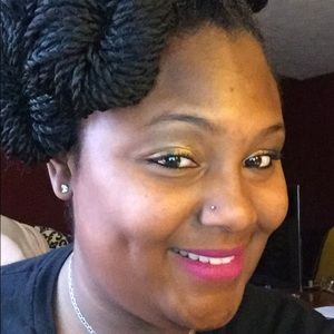 Meet your Posher, Lorisa