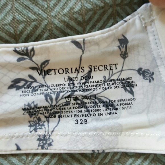 Victoria's Secret Unforgettable Bra - Picture 3 of 3