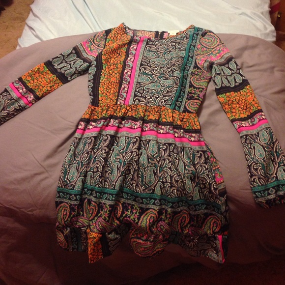 Unique long sleeve short dress with many patterns