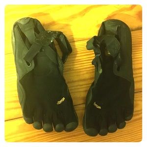 Vibrant five finger shoes perfect condition