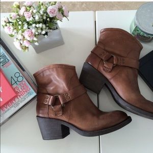 Luky Brand brown leather booties. Size 9
