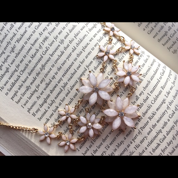 Gorgeous Flower Statment Necklace