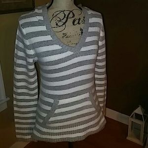 **SOLD** Hooded Sweater w/front pocket