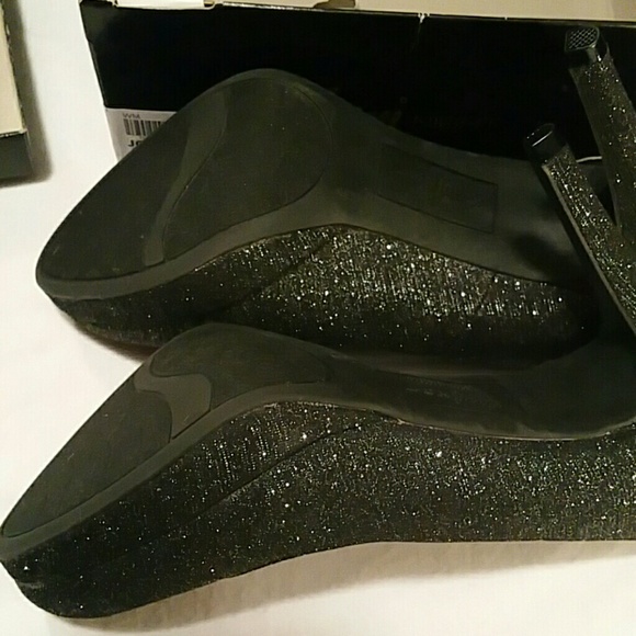 Glittery black Fioni Night pumps - Picture 2 of 4