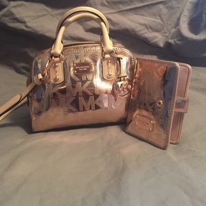Adorable Michael Kors purse and wallet 😍😍
