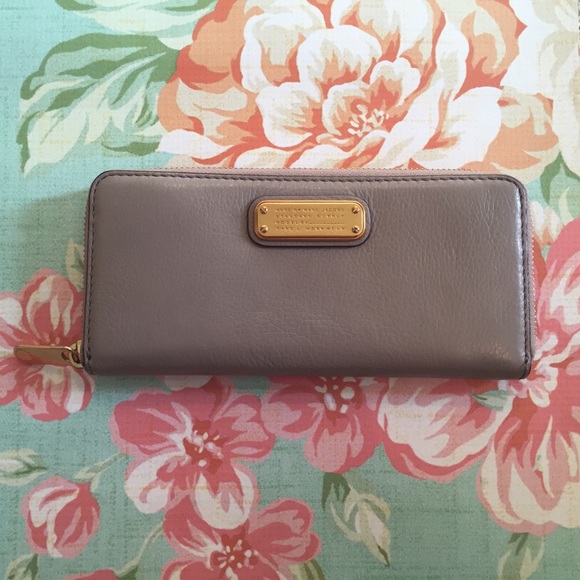 Marc by Marc Jacobs Handbags - Marc by Marc Jacobs New Q Slim Zip Around