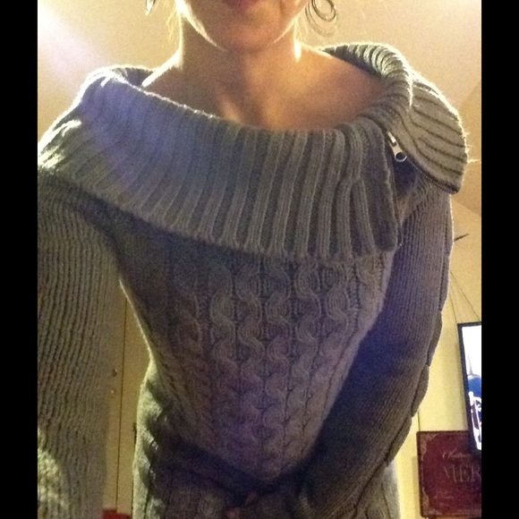Wide cowl sweater - Picture 3 of 3