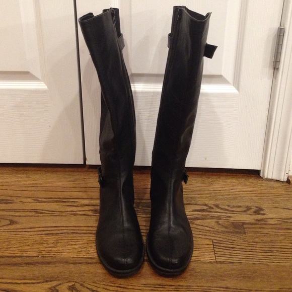 Aerosoles black leatherette and stretchy boots