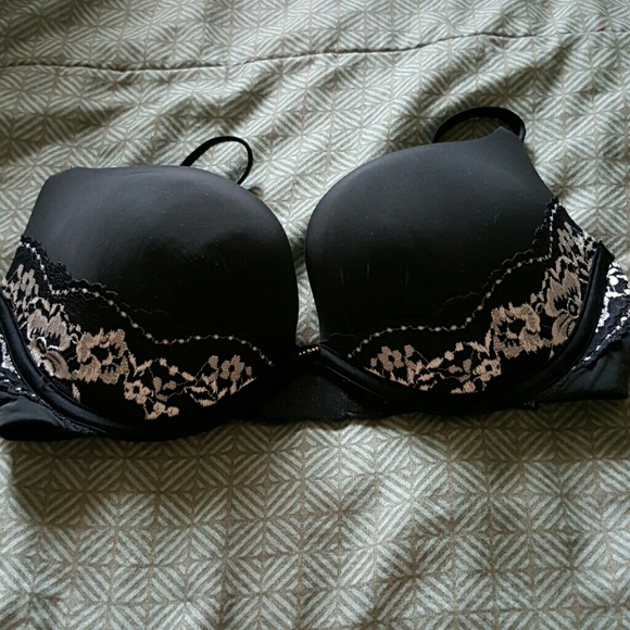 Victoria's Secret Very Sexy plunge bra!