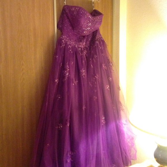 Prom dress - Picture 2 of 4