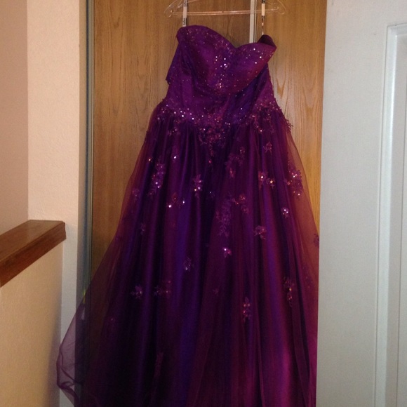 Prom dress - Picture 3 of 4