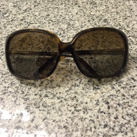 Burberry Accessories - BurBerry sunglasses