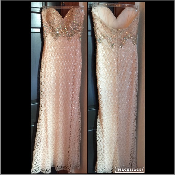 Formal dress - Picture 1 of 1