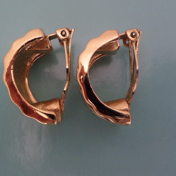 Signed GIVENCHY Gold Basket Weave Clip Earrings - Picture 3 of 4