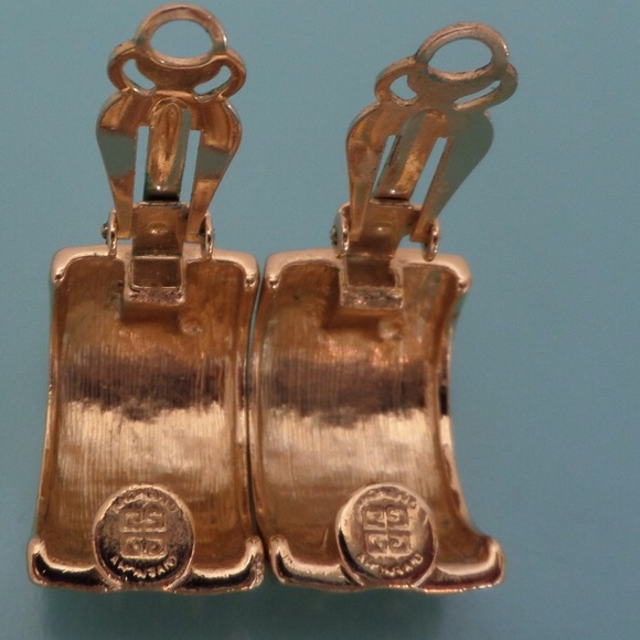 Signed GIVENCHY Gold Basket Weave Clip Earrings - Picture 4 of 4