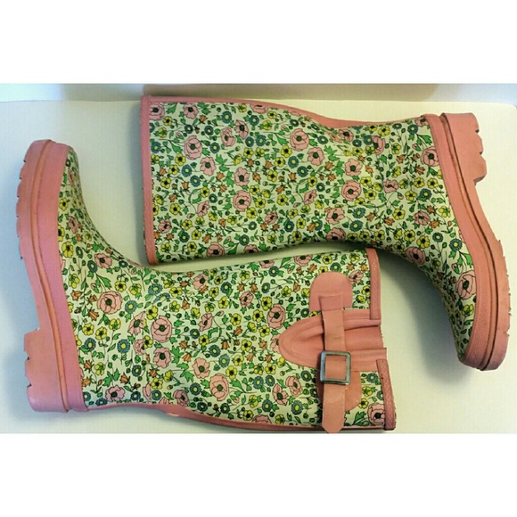 Target floral rainboots for women, Size 5