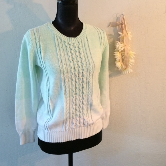 Forever 21 Sweaters - Green + cream ombré 100% cotton top. Host Pick!