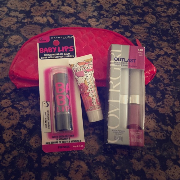 Makeup plus adorable makeup bag