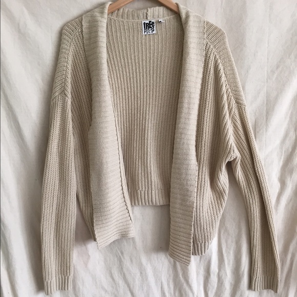 Sweaters - Cream cozy sweater