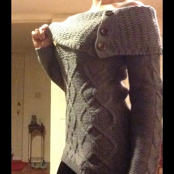 Over the shoulder sweater - Picture 2 of 3