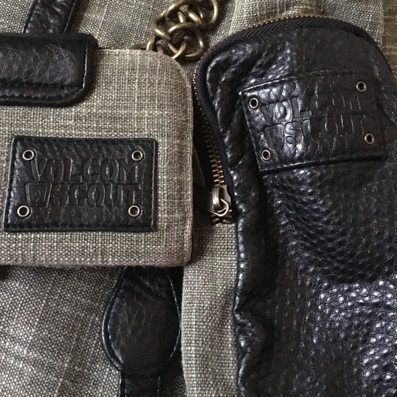 Volcom messenger bag and wallet set - Picture 2 of 4