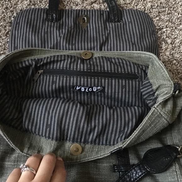 Volcom messenger bag and wallet set - Picture 4 of 4