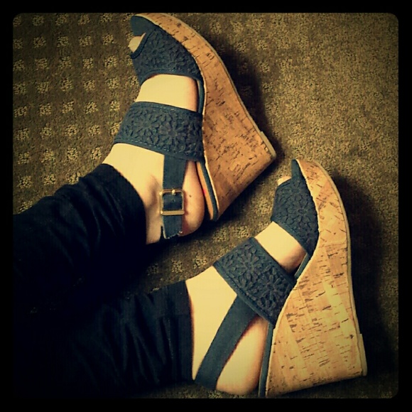 Woman's Millie Wedge Sandals