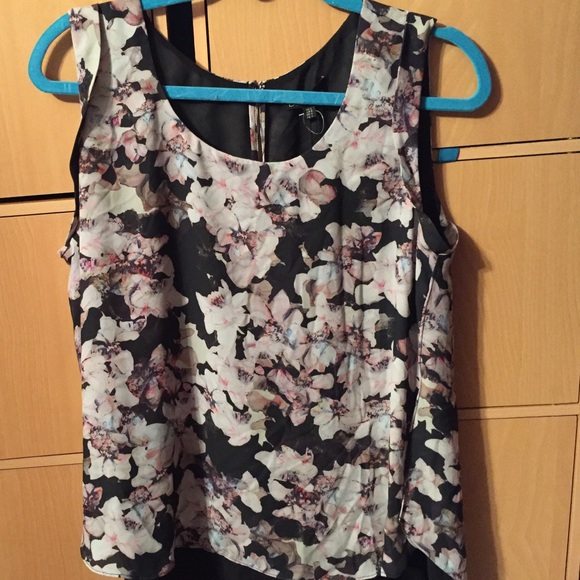 Floral no sleeve dress shirt