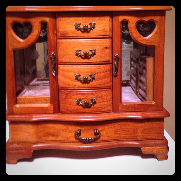 Vintage jewelry box.