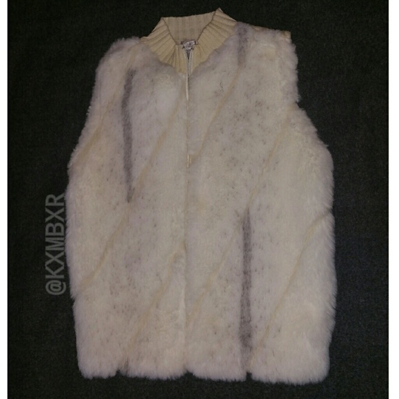 🎀 XOXO faux fur zip up vest. 🎀
