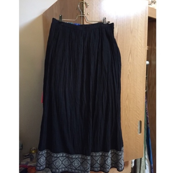 Black boho embroidered maxi skirt